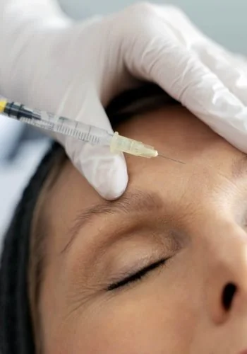 close-up-view-of-the-cosmetologist-does-prp-therap-2022-11-29-21-01-48-utc2 (1)